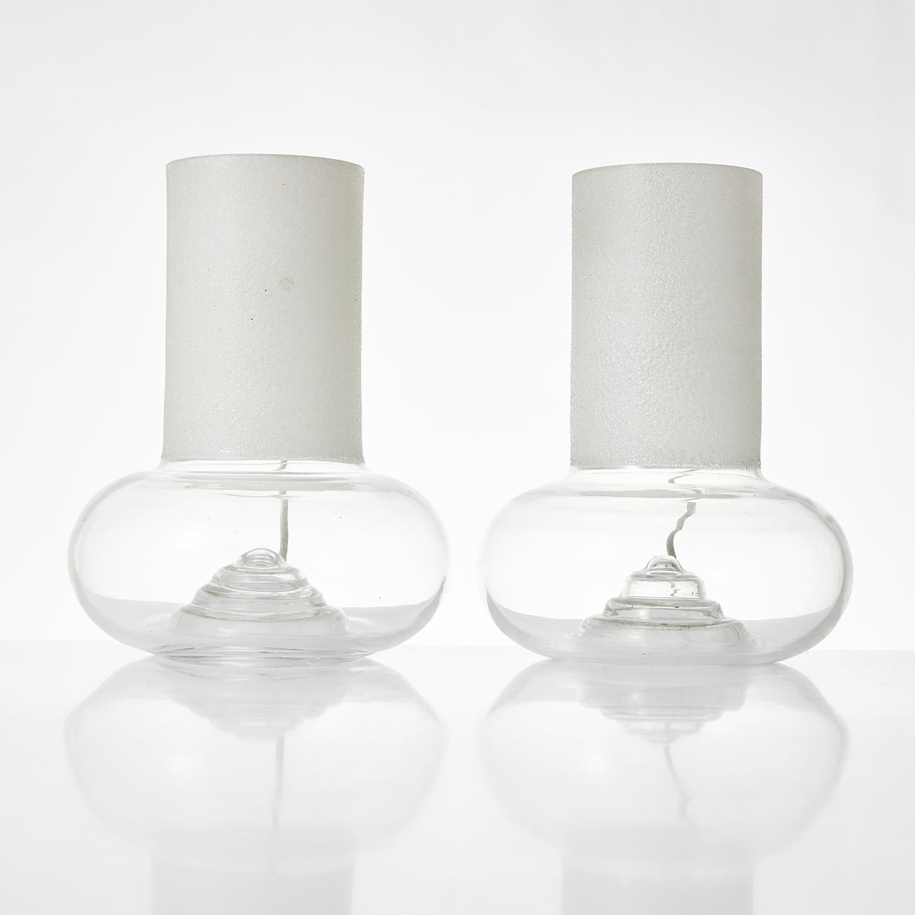 OLLE ALBERIUS. Table lamps 1 pair, Orrefors, labeled.