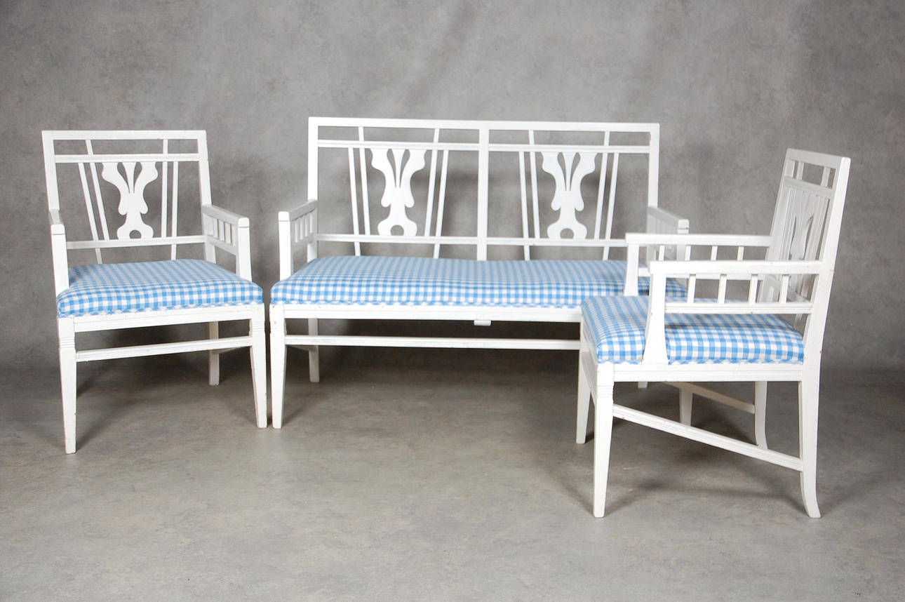 MÖBLEMANG, 3 delar Carl Larsson stil, 1900- tal, nyklädd.