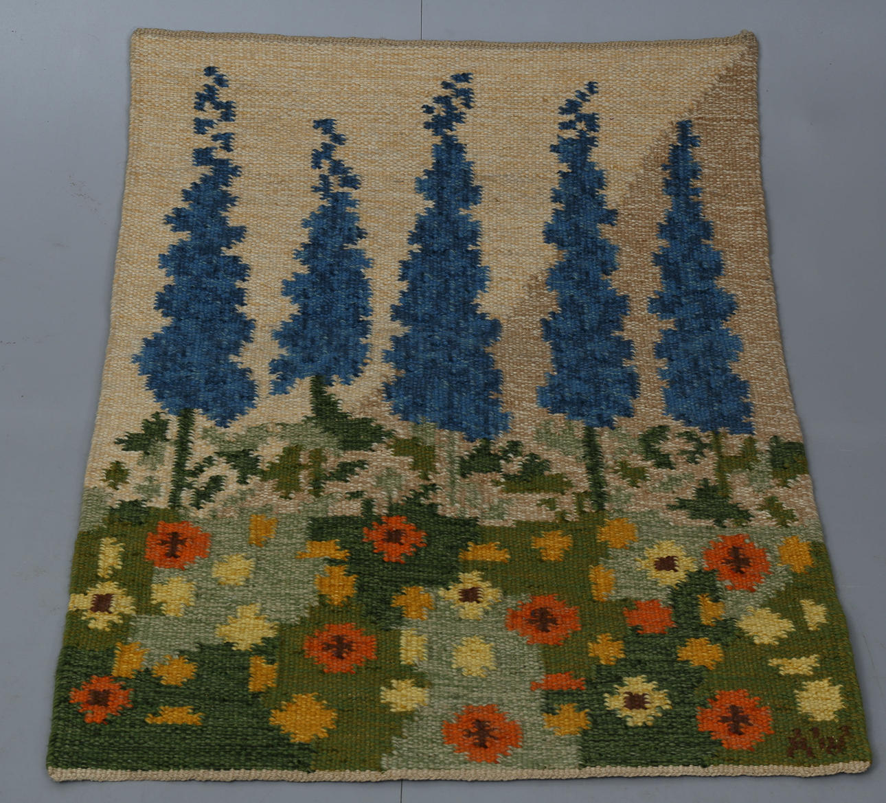 ALICE WALLEBÄCK. Vävnad, röllakan, "Augusti", signerad AW.