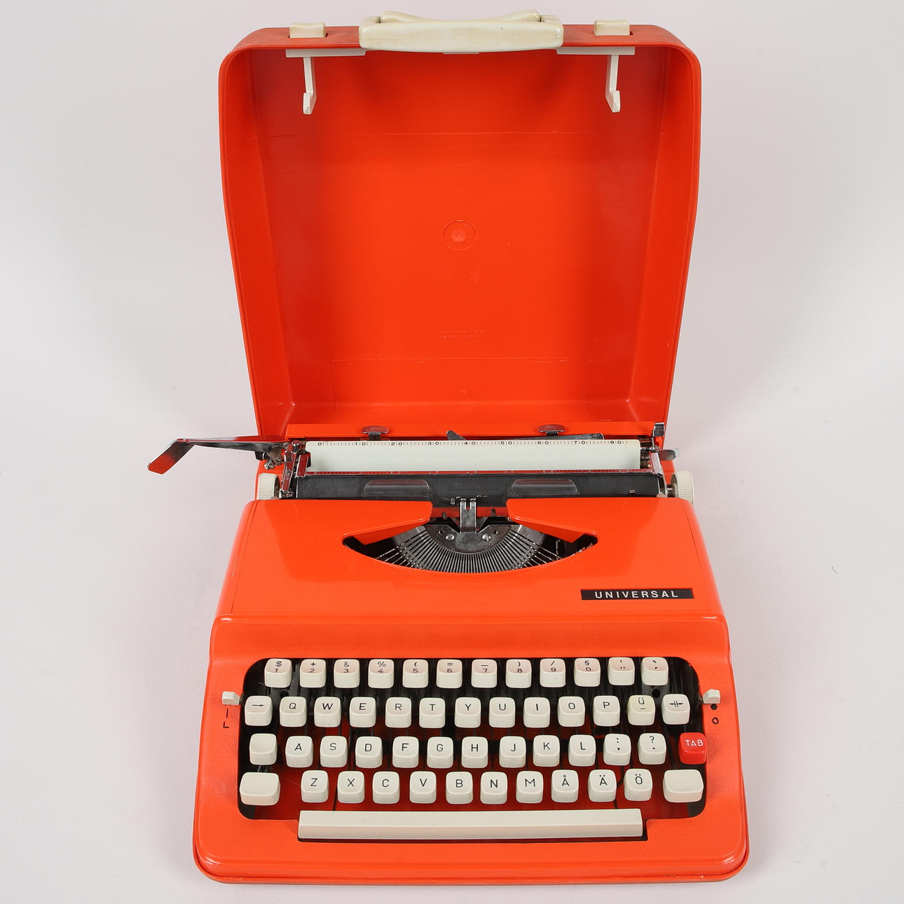 A 20th century universal typewriter from Japan.