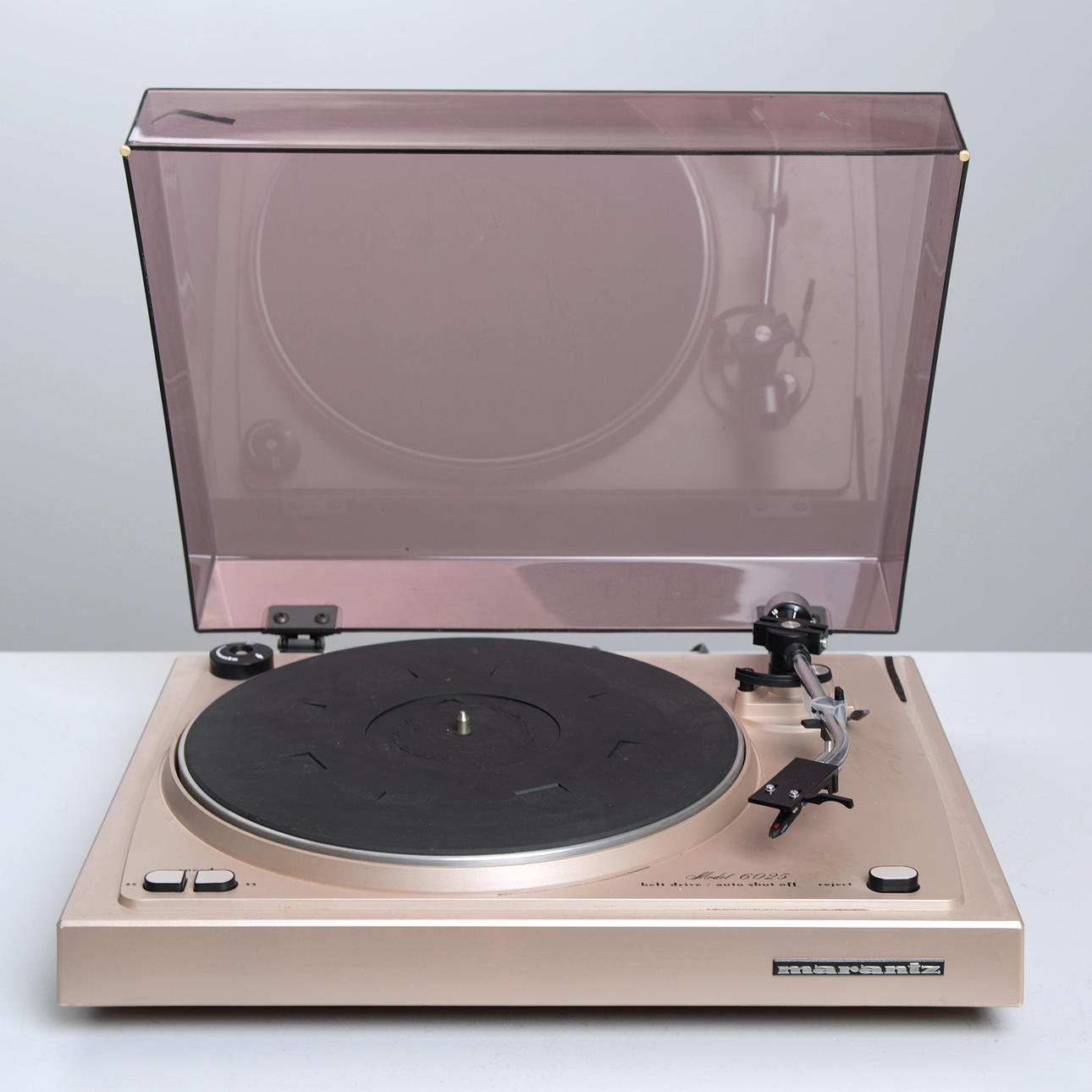 TURNTABLE, Marantz model 6025.