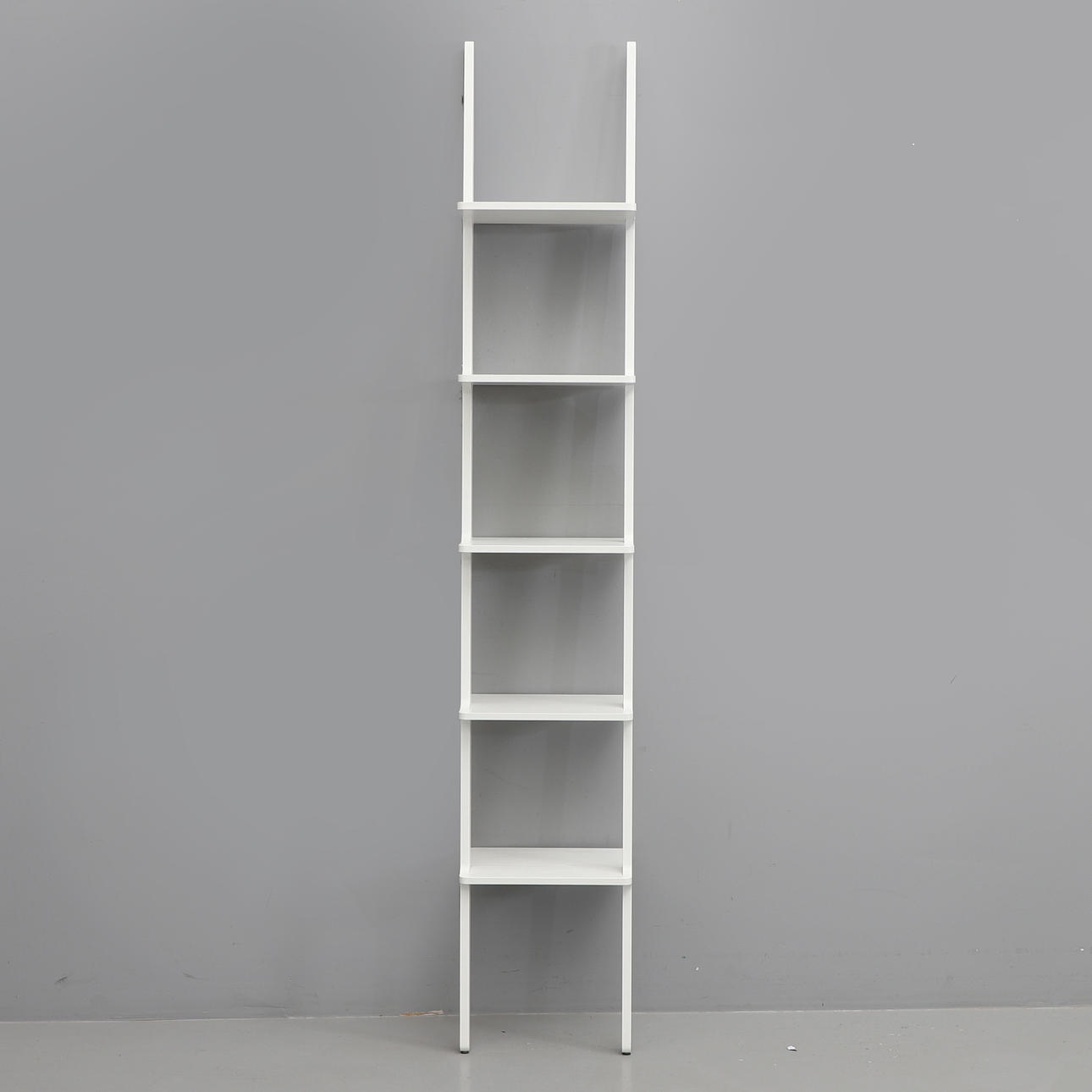 MICHAEL BIHAIN. Ladder shelf. “Libri”, Swedese.