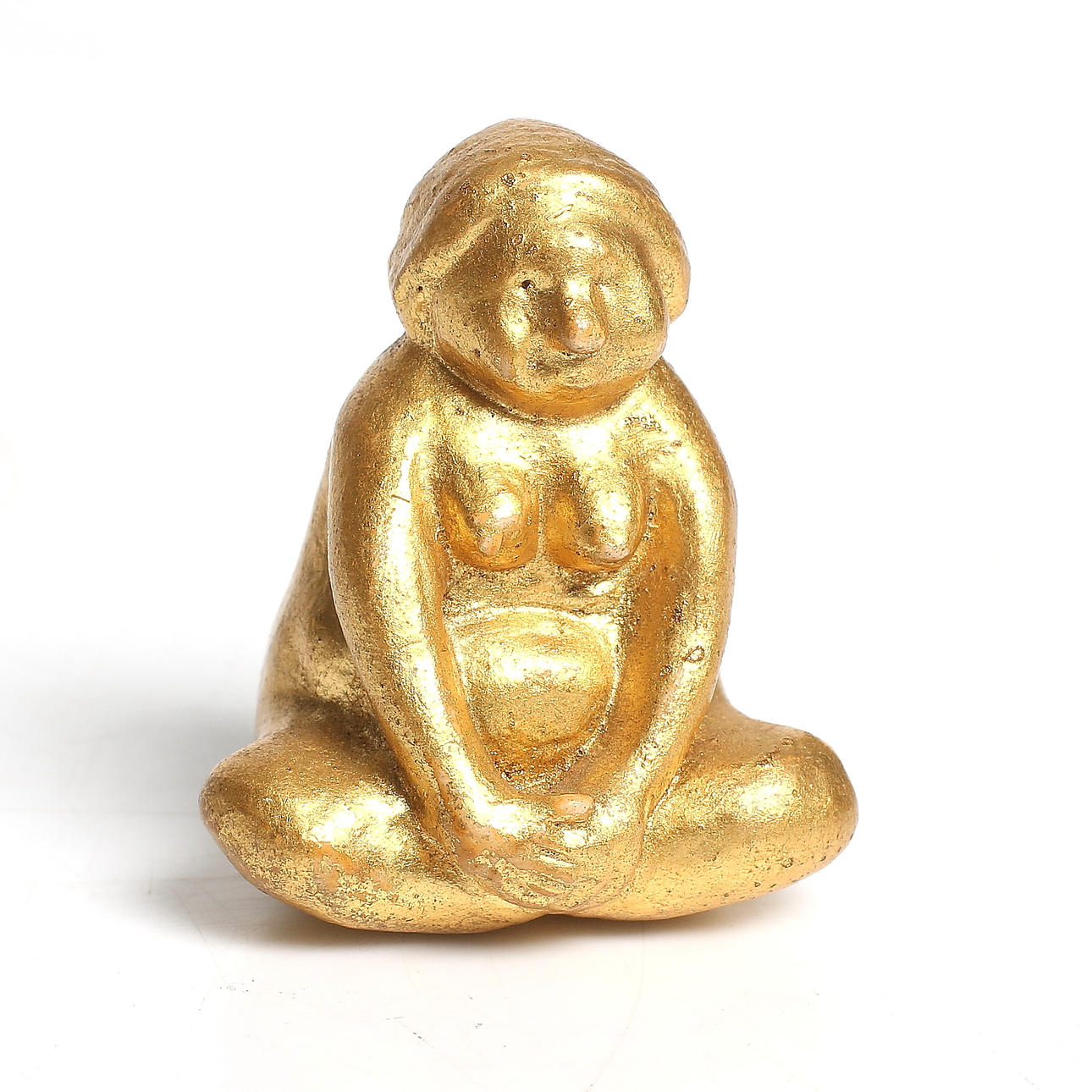 CARLA HOLM. Miniatyr, stengods, kvinnofigur, signerad, Höganäs. 1900-tal.