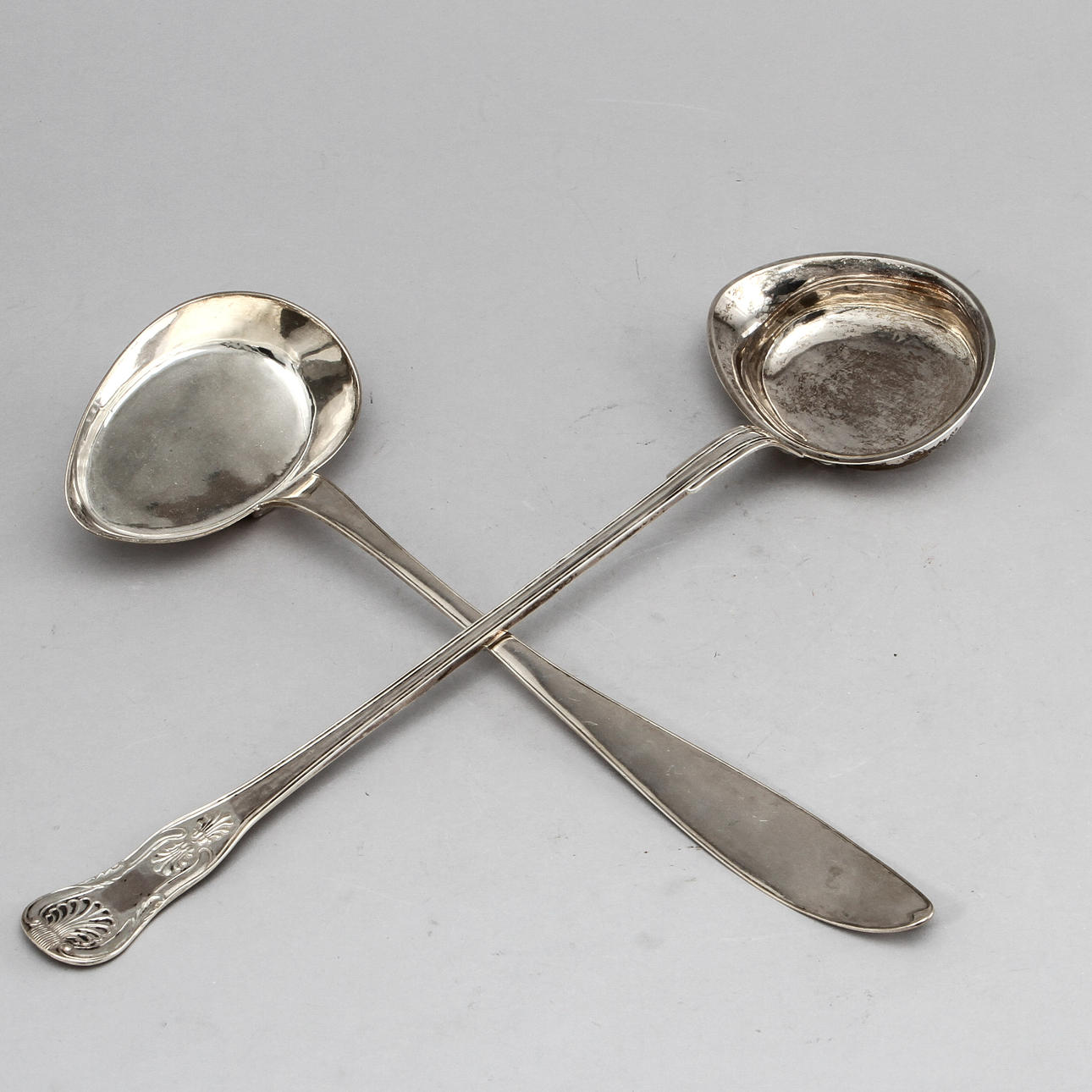 SOPPSLEVAR, 2 st, silver, Erik Bratt, 1810, Uddevalla samt Jakob Engelberth Torsk, 1836-, Stockholm. Ca 450 gram.