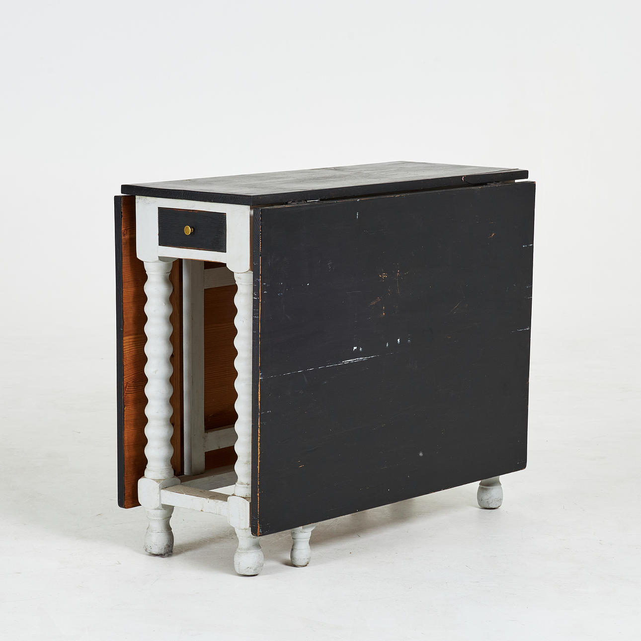 PERCUSSION TABLE. 1800/20th century, painted, boxes in sarg.