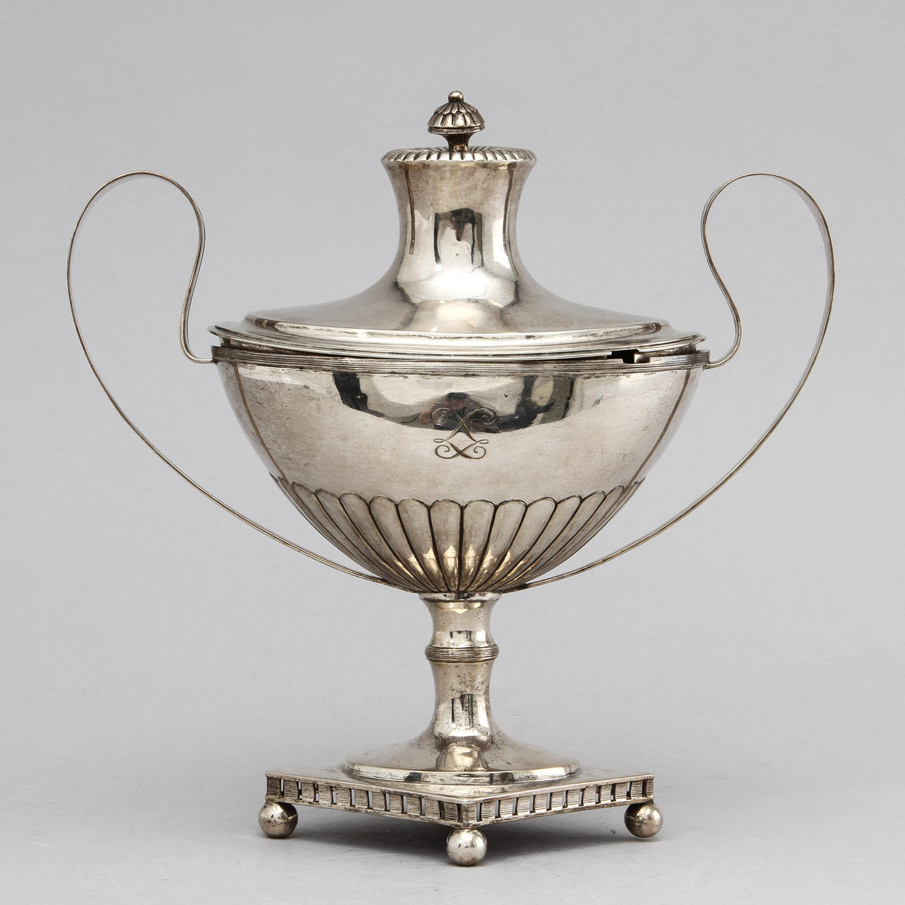 SOCKERSKÅL, silver, empire, Michael Olof Barkman, 1823, Varberg. Ca 440 gram.