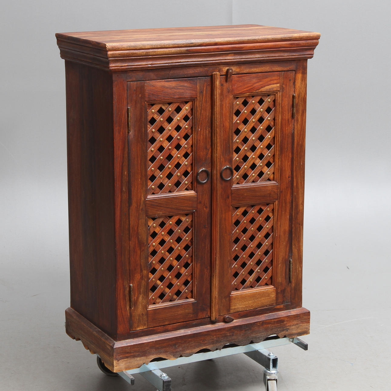 SKÅP, Indien, 1900/2000-tal.