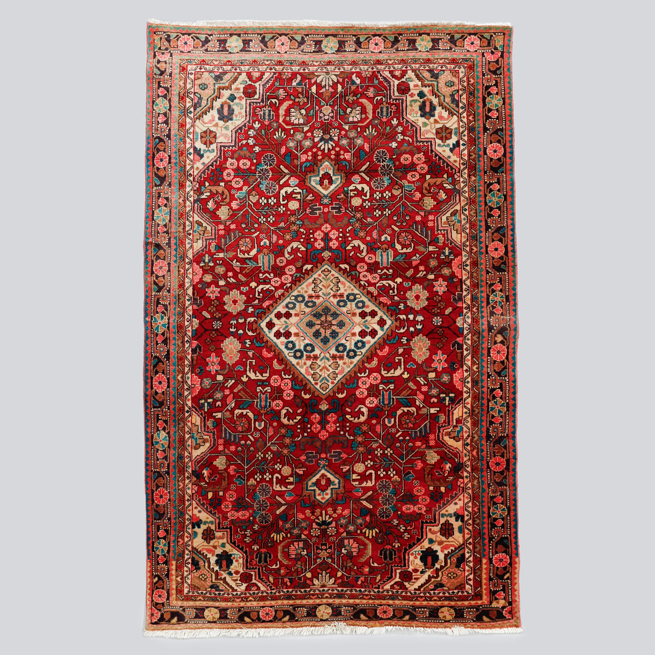 MATTA, orientalisk. Mått ca 205 x 124 cm.