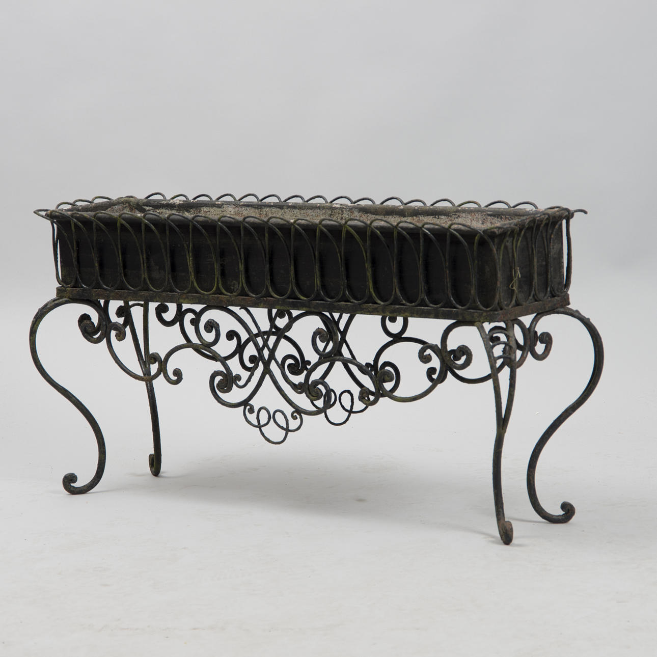 BLOMLÅDA, svartmålad smide, sent 1900-tal.