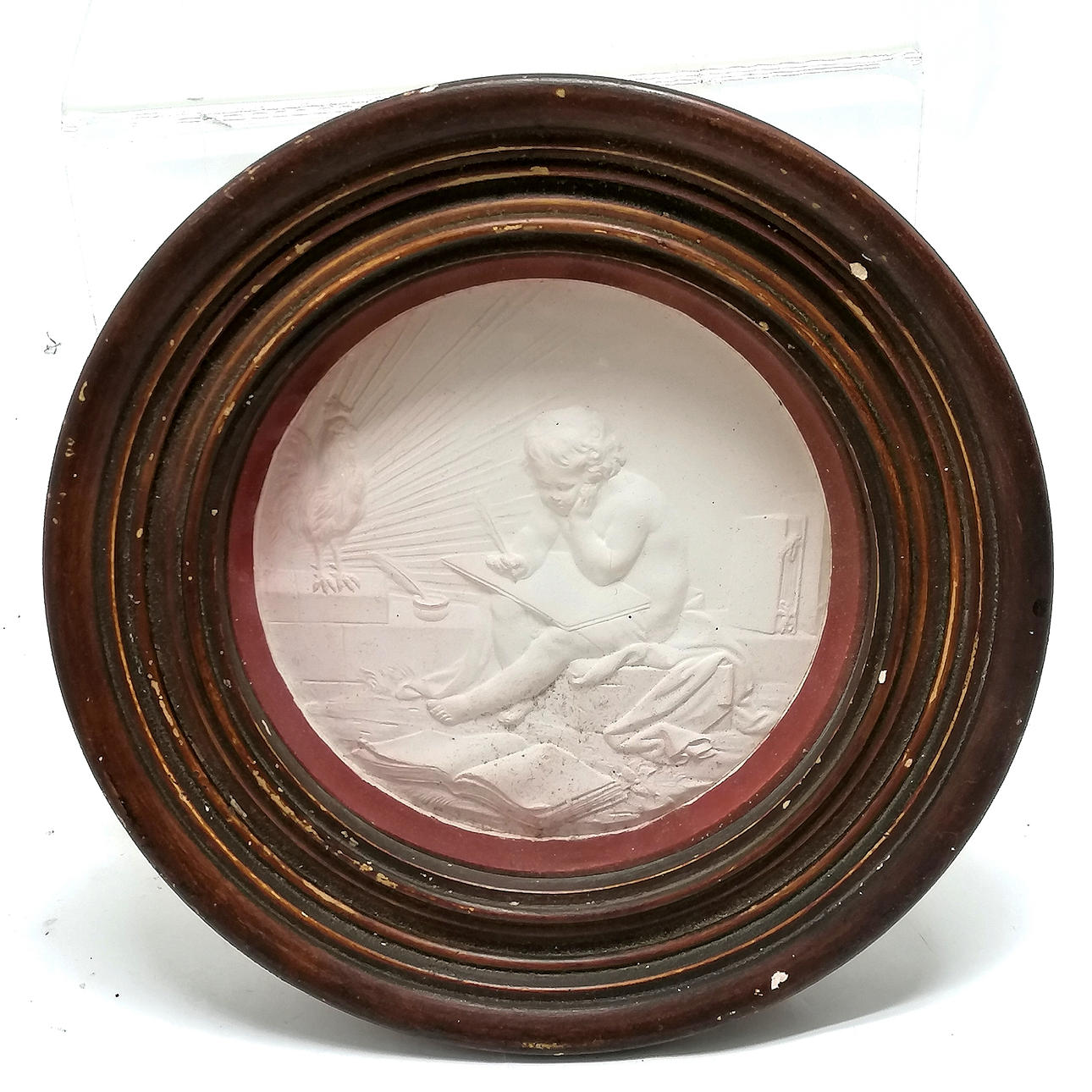 * CIRKULÆRT INDRAMMET RELIEF HVIDT PANEL, DER VISER BARN.