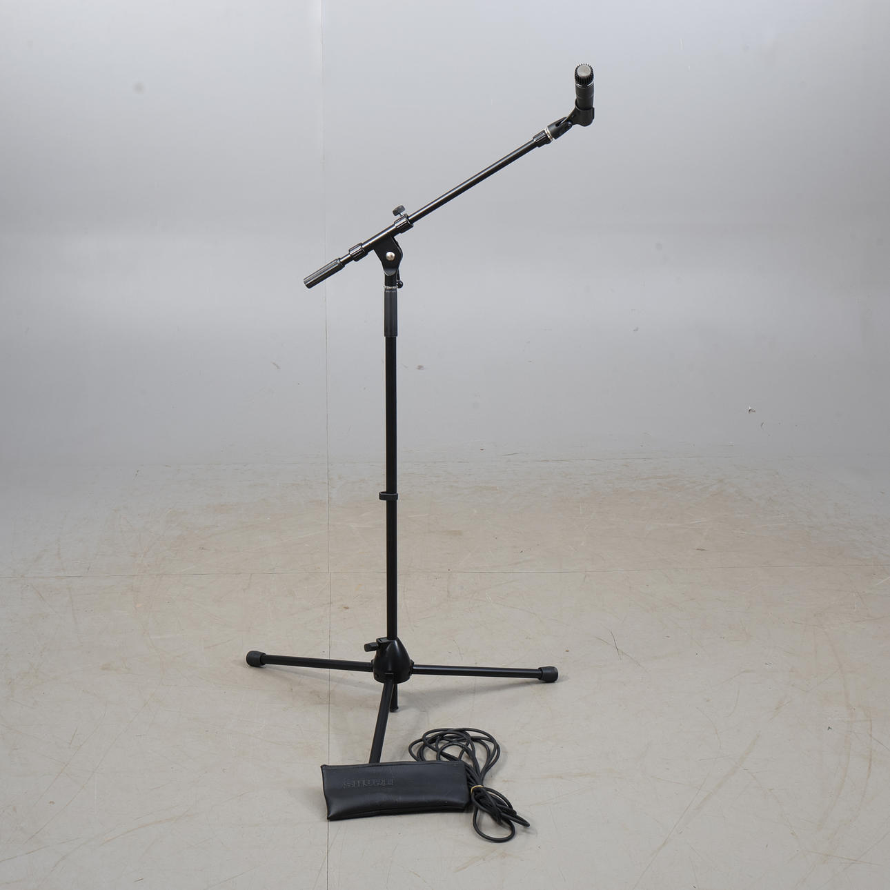 MIKROFON & STATIV, samt tillbehör.