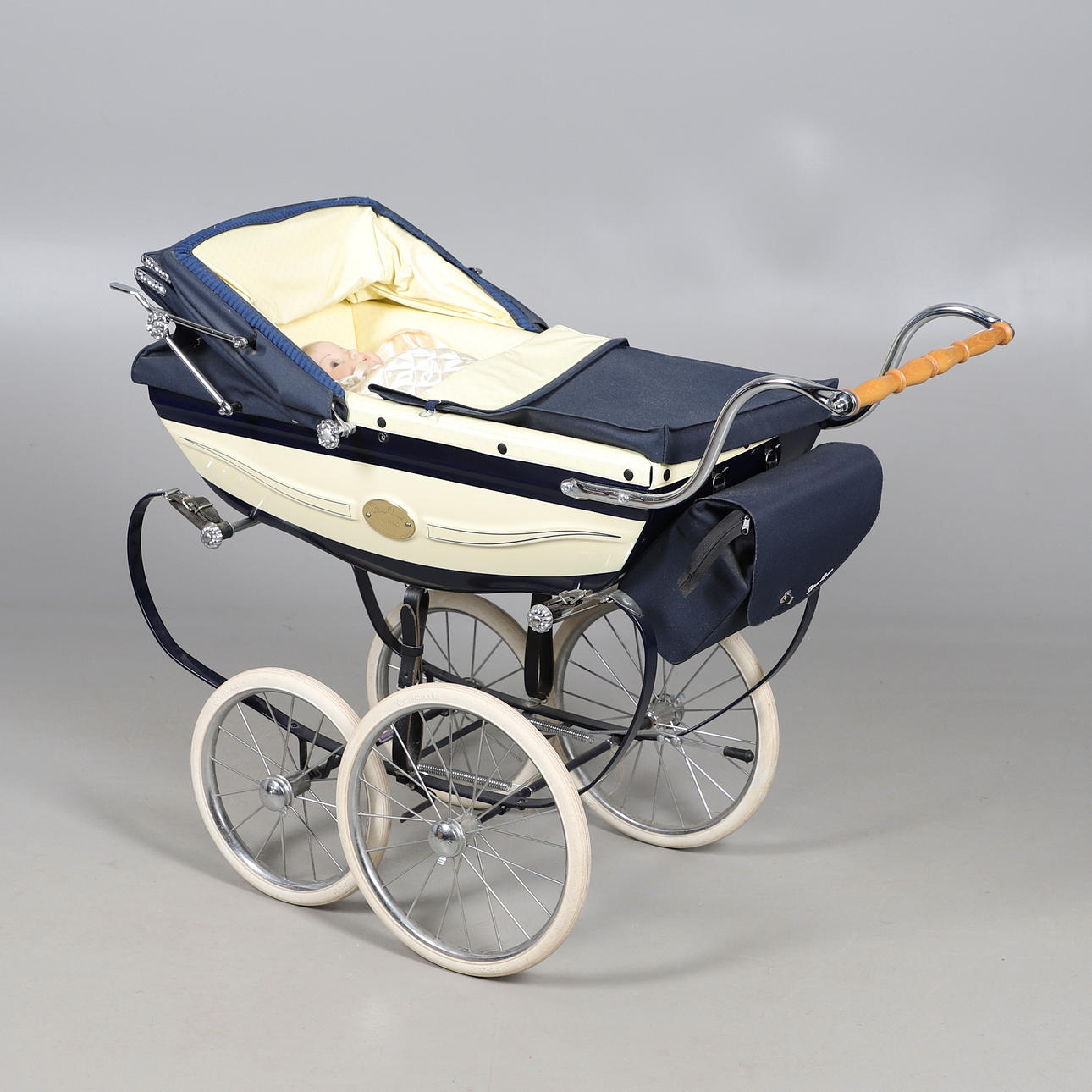 SILVER CROSS MILLENNIUM DOLLS PRAM - LIMITED EDITION.