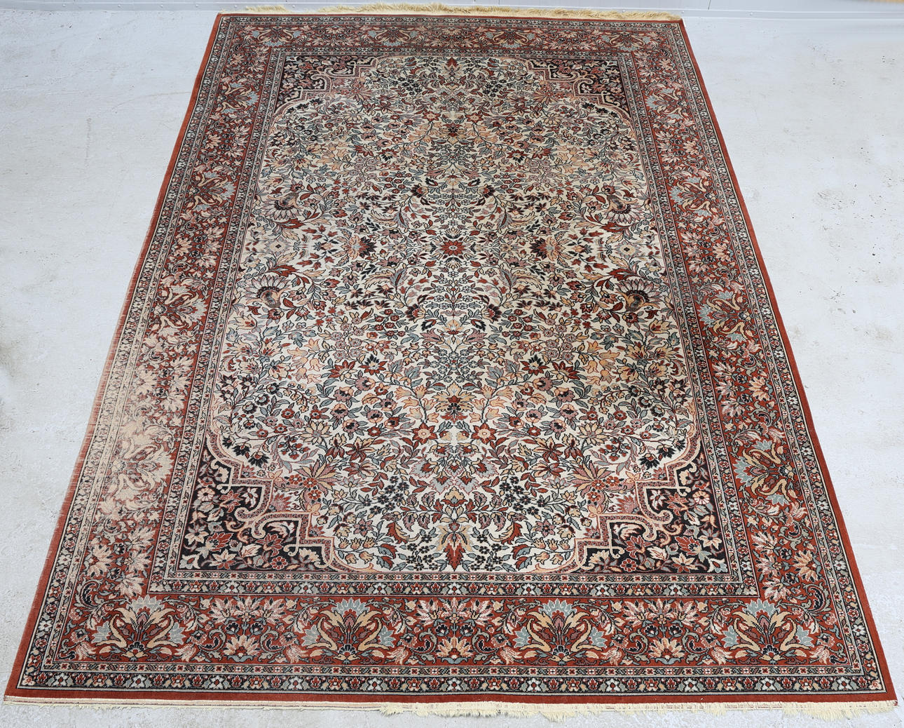CARPET, machine-made, approx. 344x242 cm.