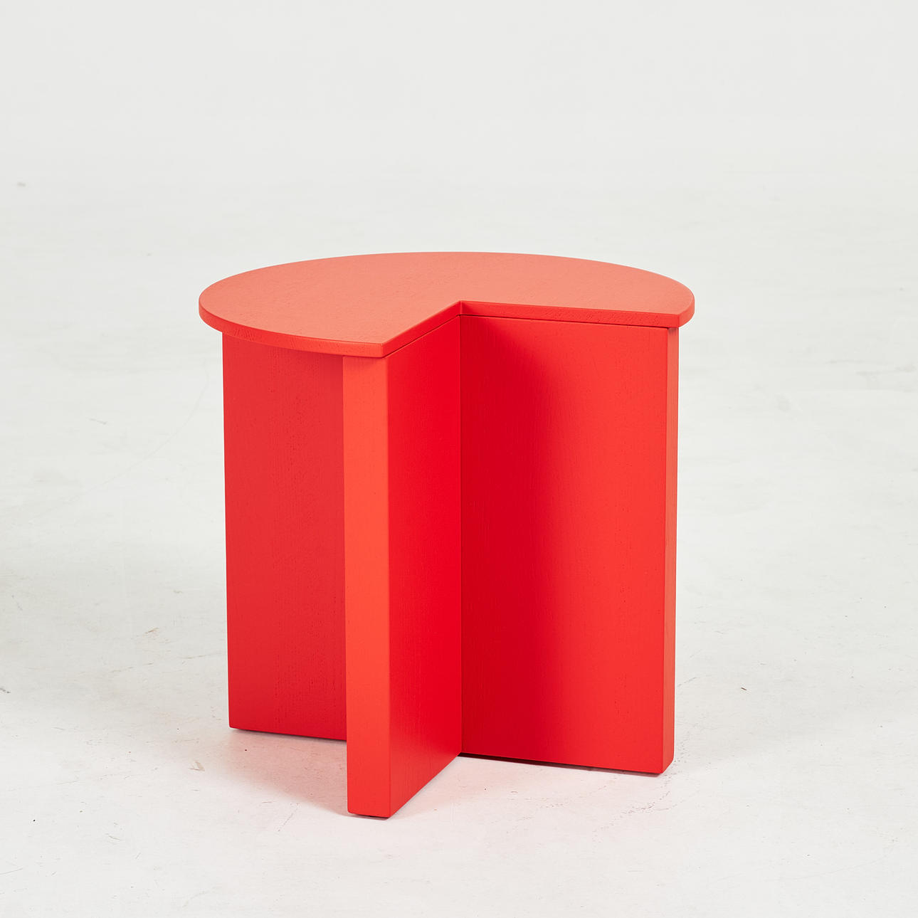 A “Supersolid Object 2" coffee table, red lacquered oak, Fogia.