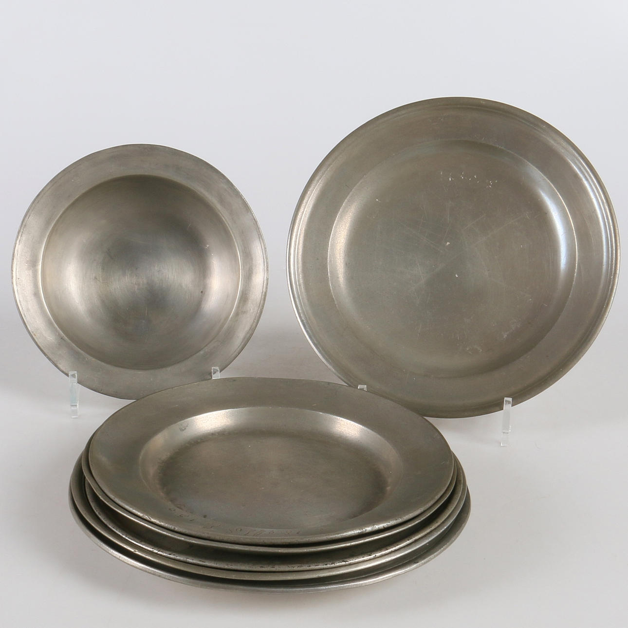 TALLRIKAR, samt skål, 7 delar, Tenn, Tyskland, 1700/1800-tal.