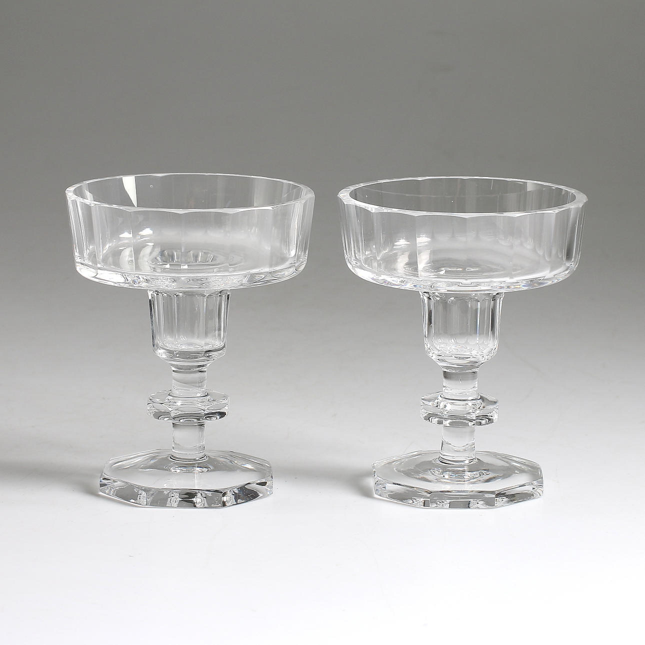 LJUSSTAKAR, ett par, kristall, model "776", Vicke Lindstrand, Kosta, signerade, 1900-tal.