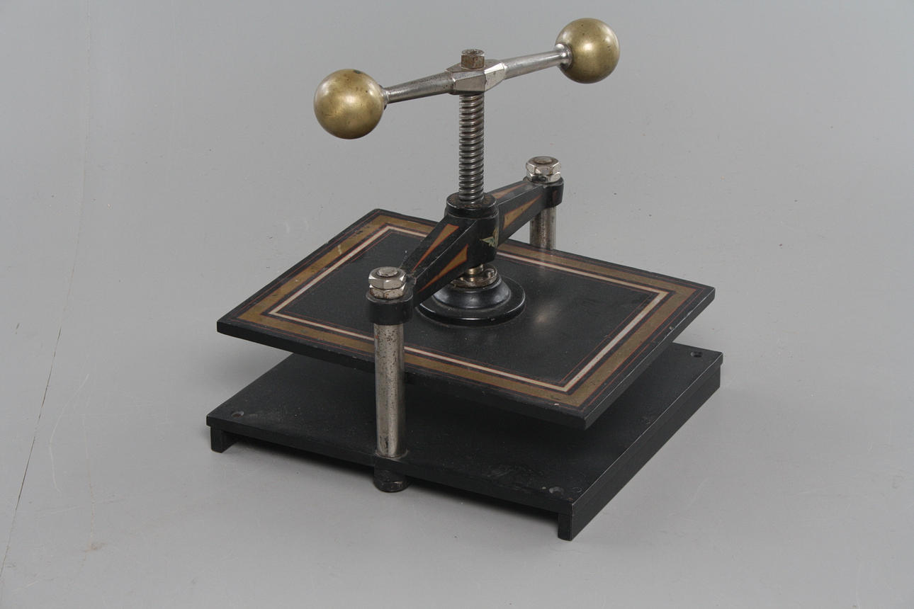 BOKPRESS, gjutjärn, 1800-talets andra hälft.