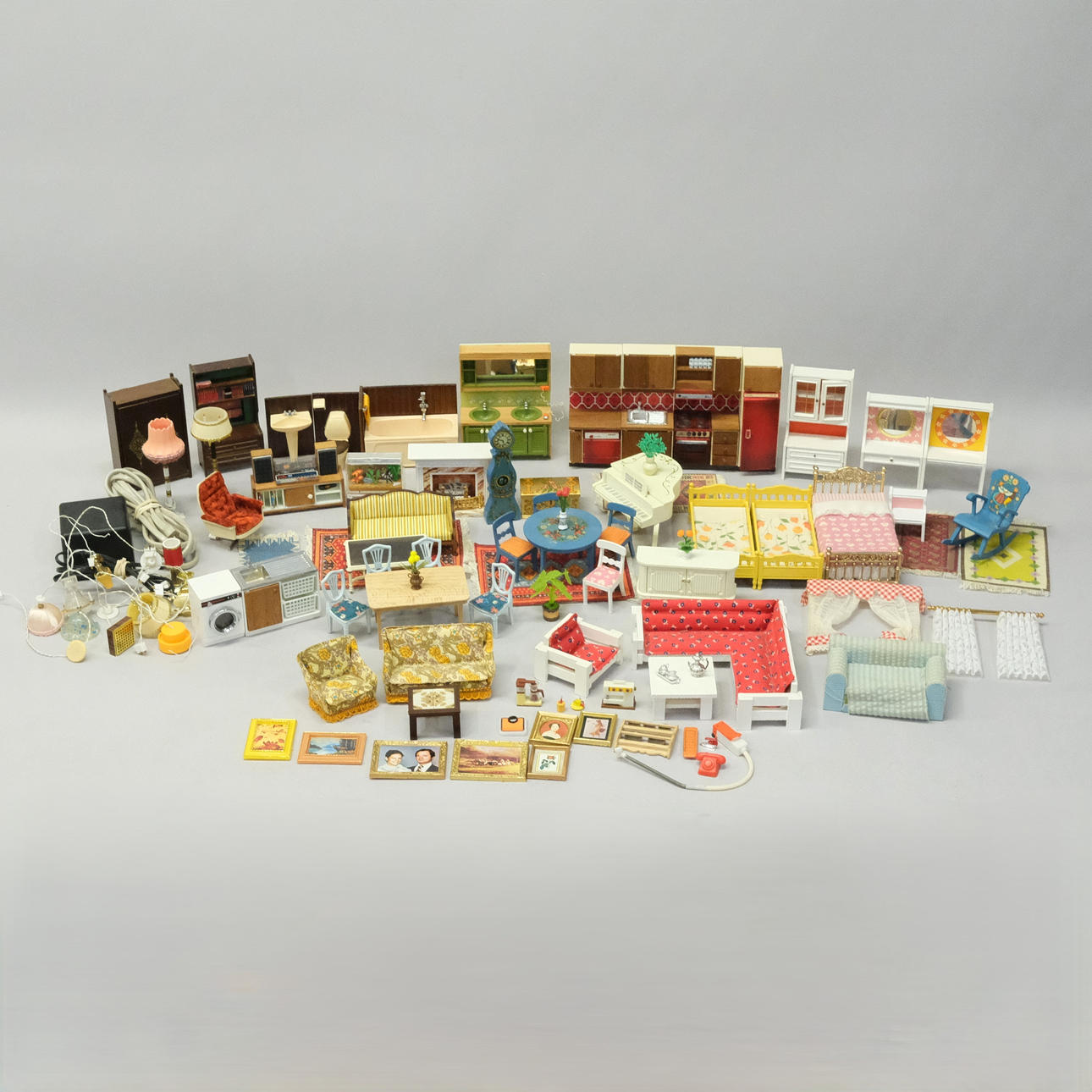 PARTI DOCKMÖBLER OCH INREDNING BL.A. LUNDBY.