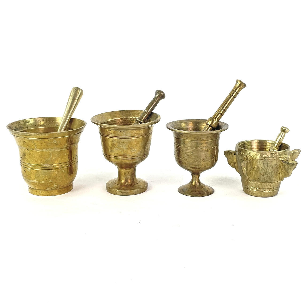 Mortlar with impact, 4 pcs. Brass, 1800/20th century.