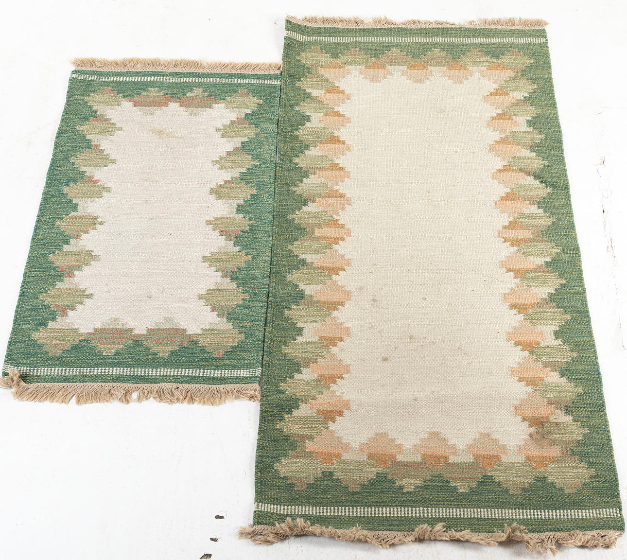 RUGS, 2pcs yarns.