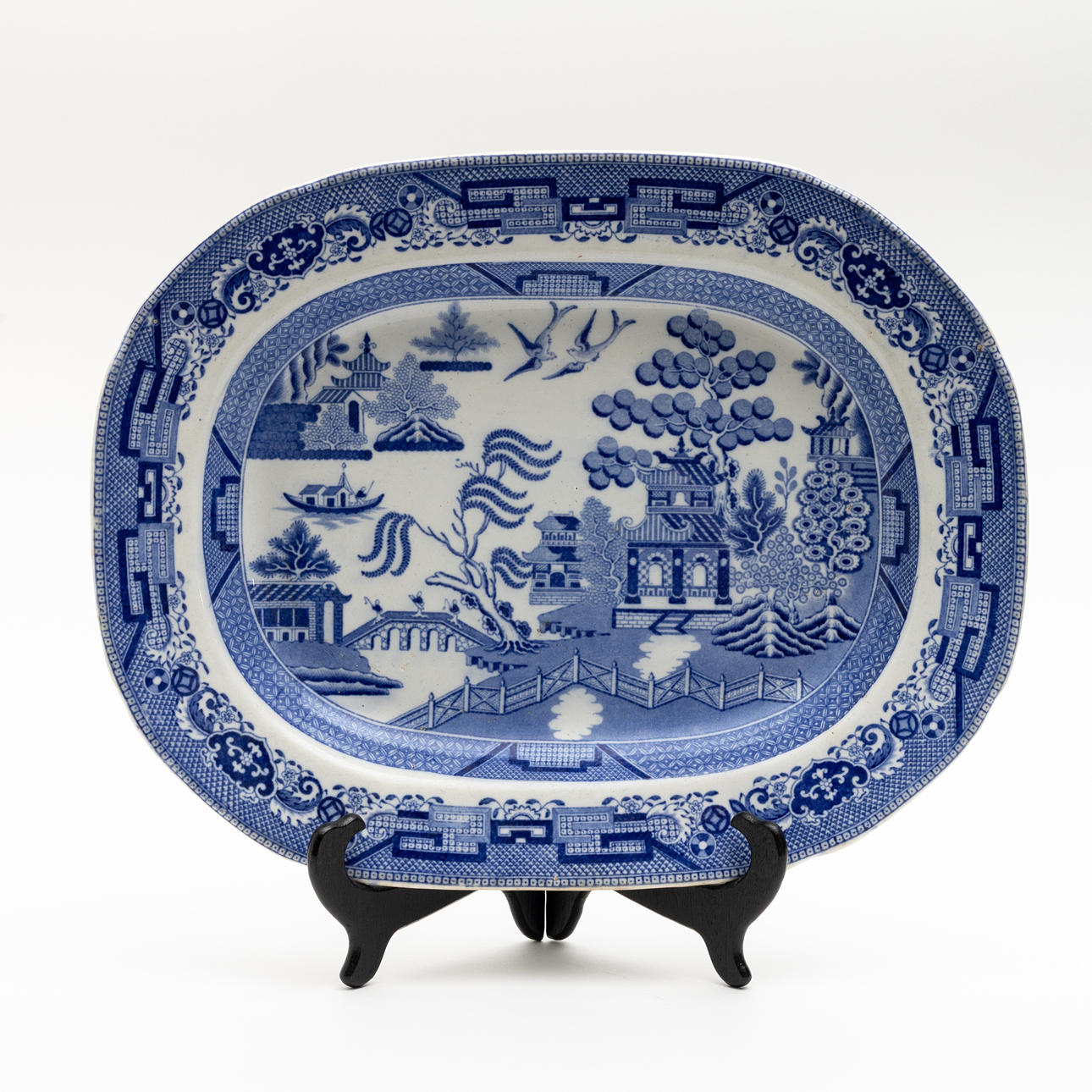 A flintware, Willow pattern, England, 19th century.
