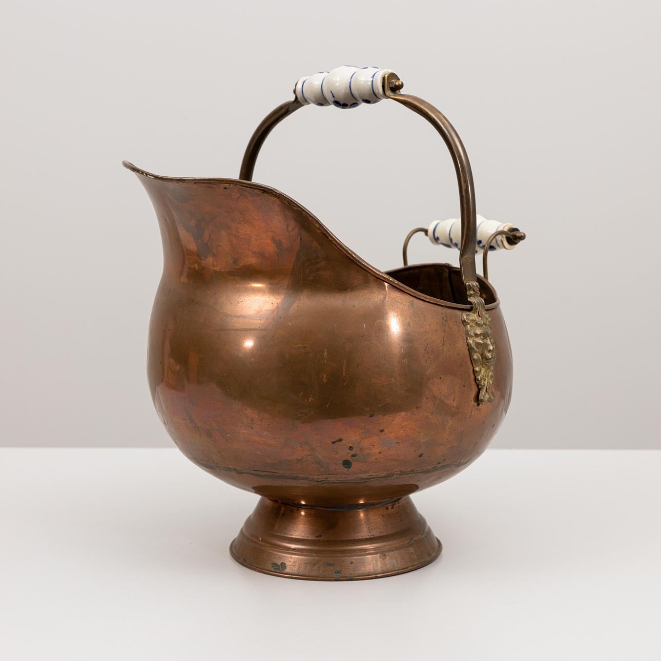 A copper charcoal collector, 20th century.