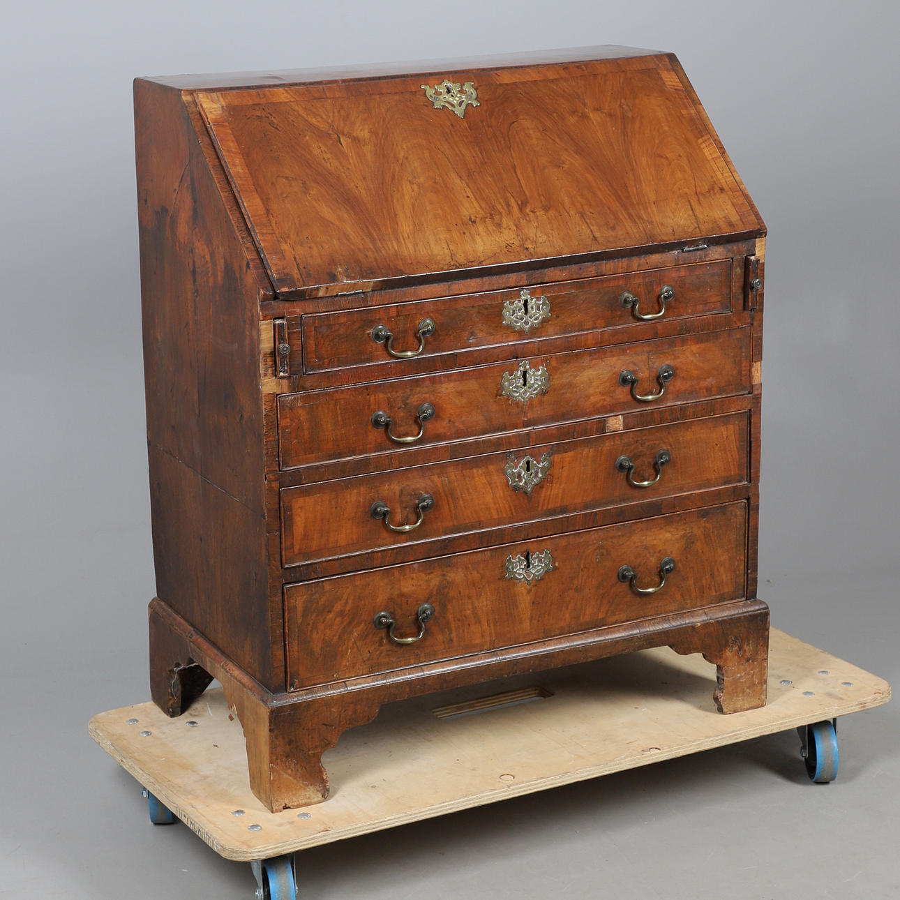 AN EIGHTEENTH CENTURY WALNUT BUREAU.