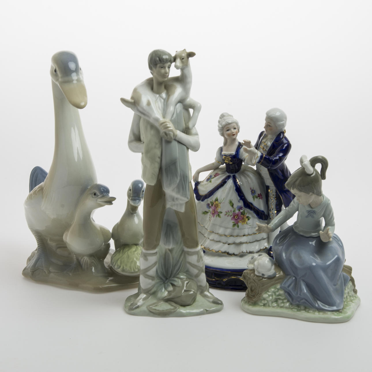 FIGURINER, 4 stycken, bl.a. Lladro och Nau.