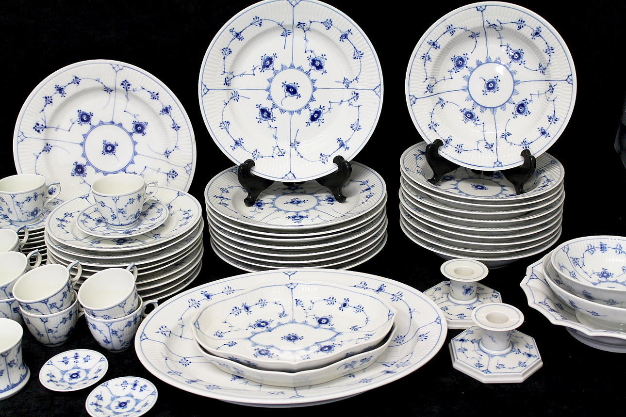 SERVIS, 61 delar "Musselmalet" Royal Copenhagen.