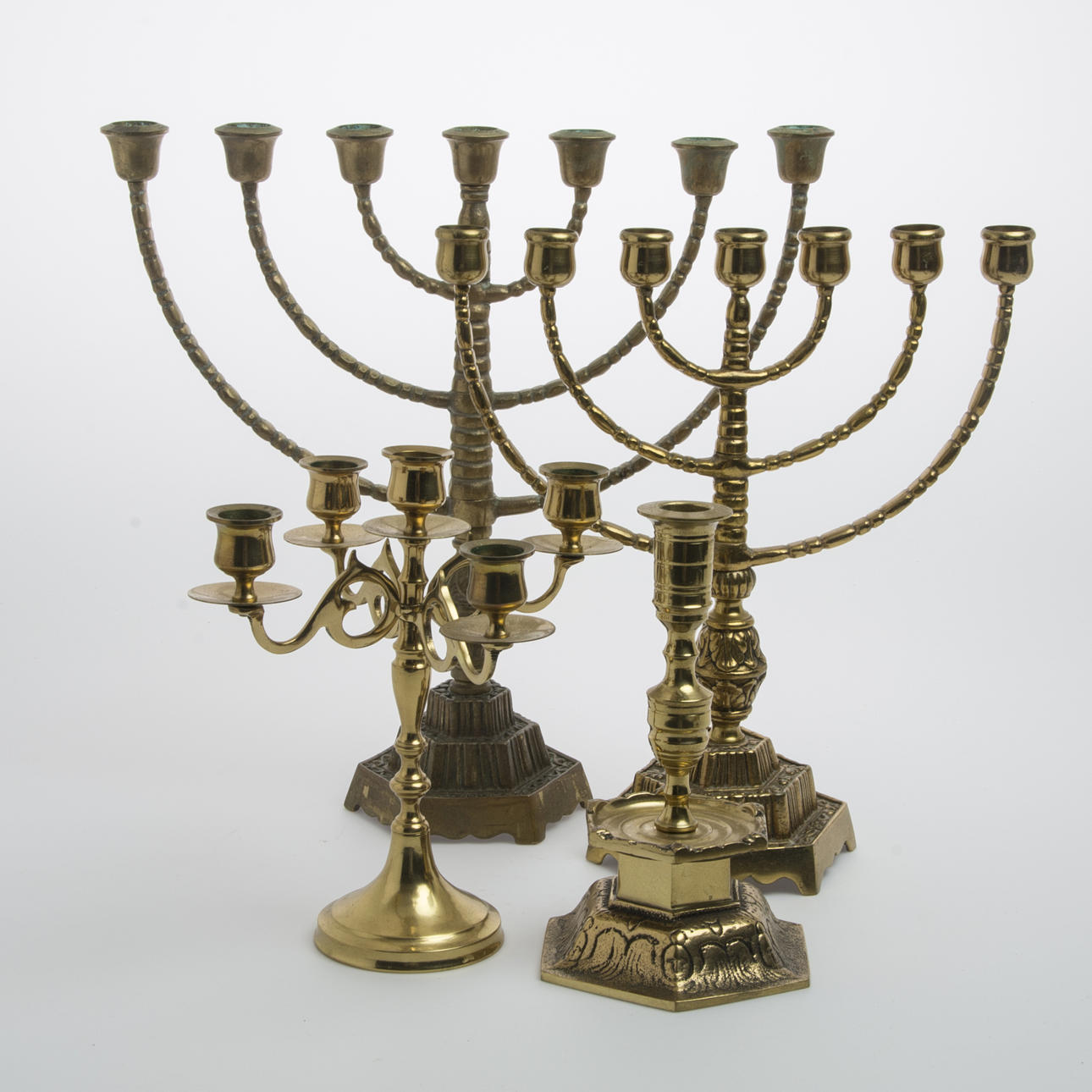 KANDELABRAR SAMT LJUSSTAKE, brons/mässing.