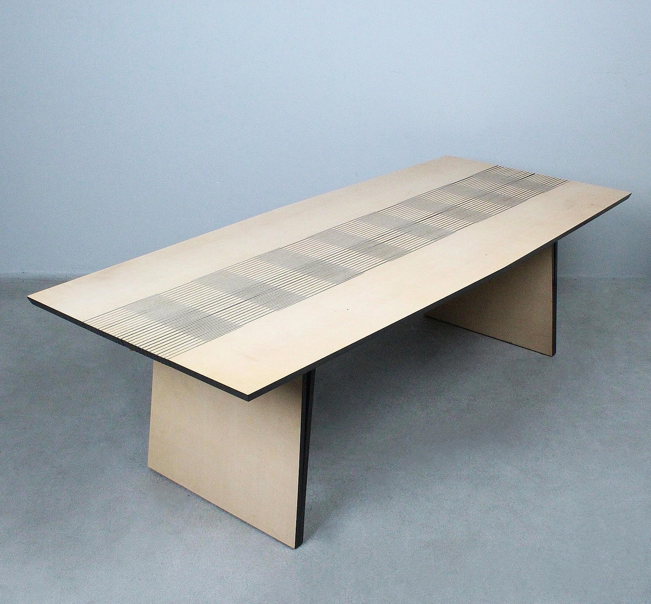 TEAM BY WELLIS. Expandable table/dining table, Switzerland.