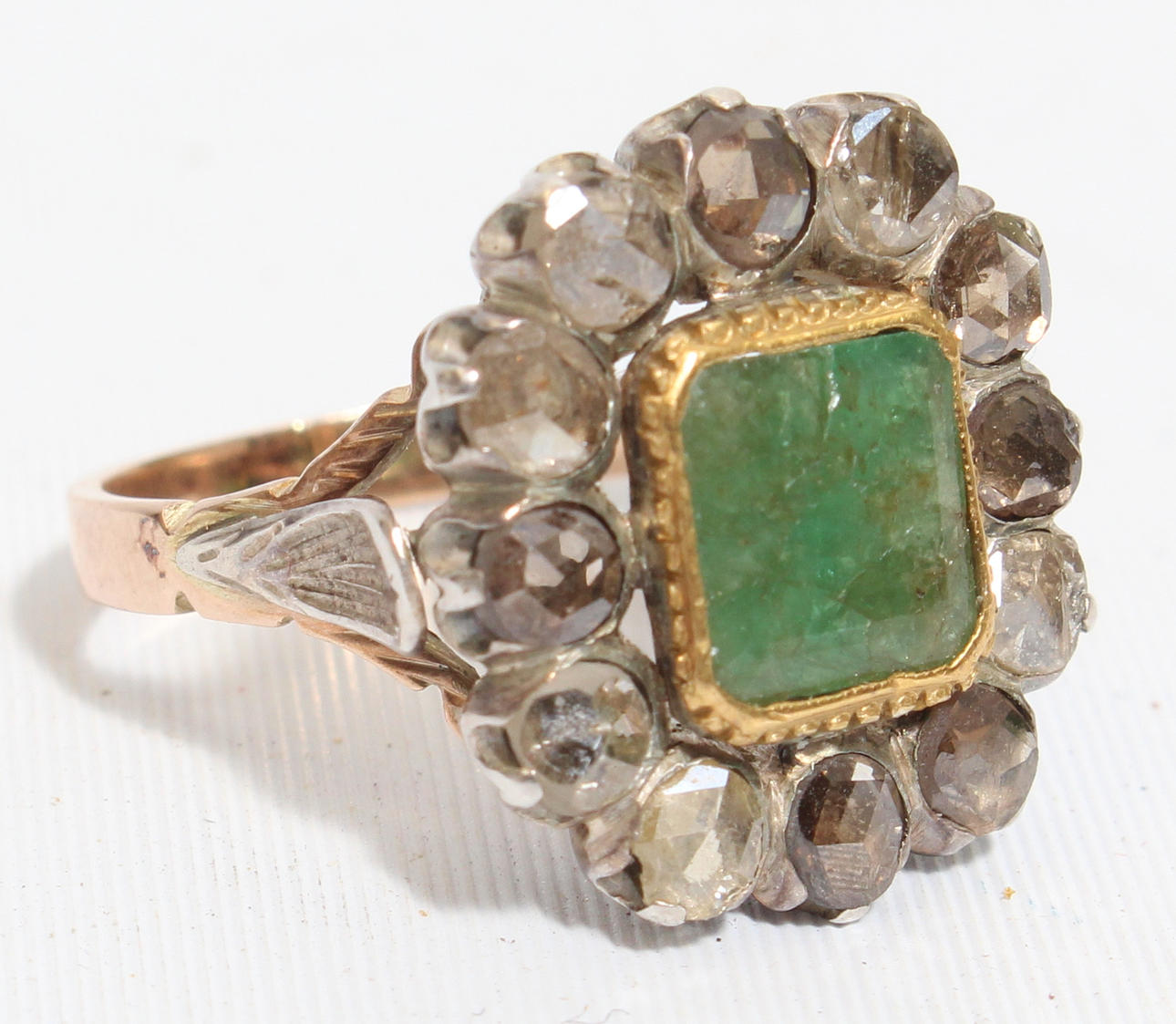 RING, vintage 18K gul och rödguld samt platina, 12 rosendiamanter, stor Krysopras.