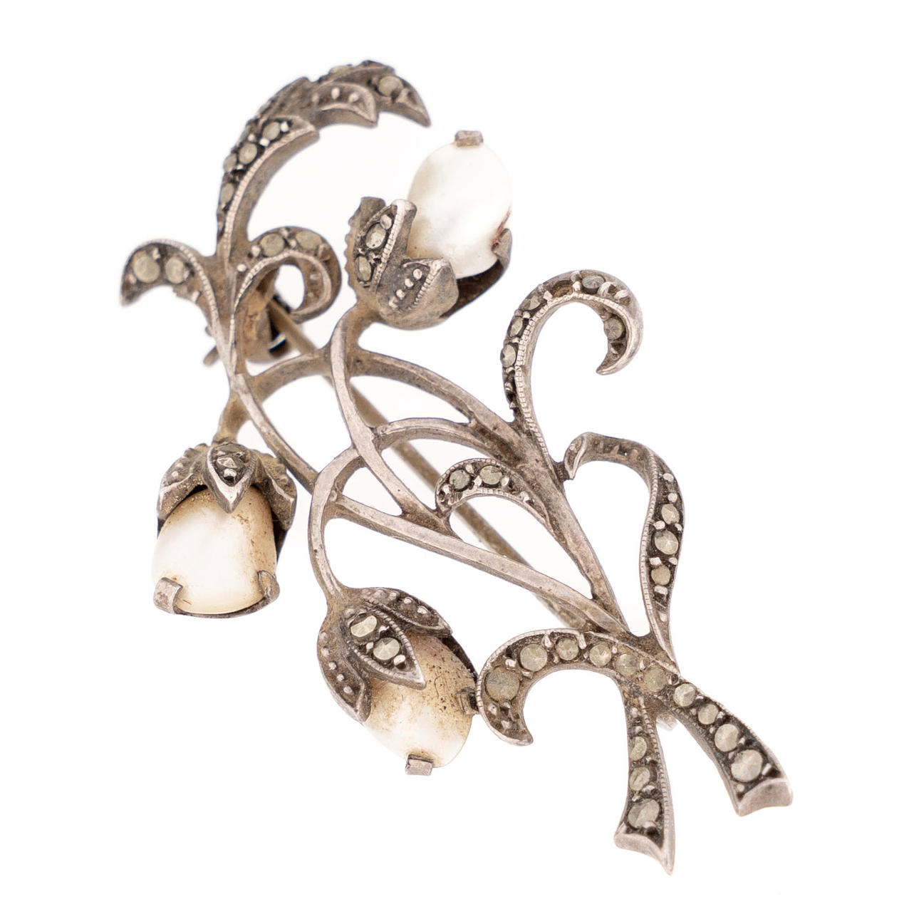 A brooch, Silver & Pearlescent, 20th century.