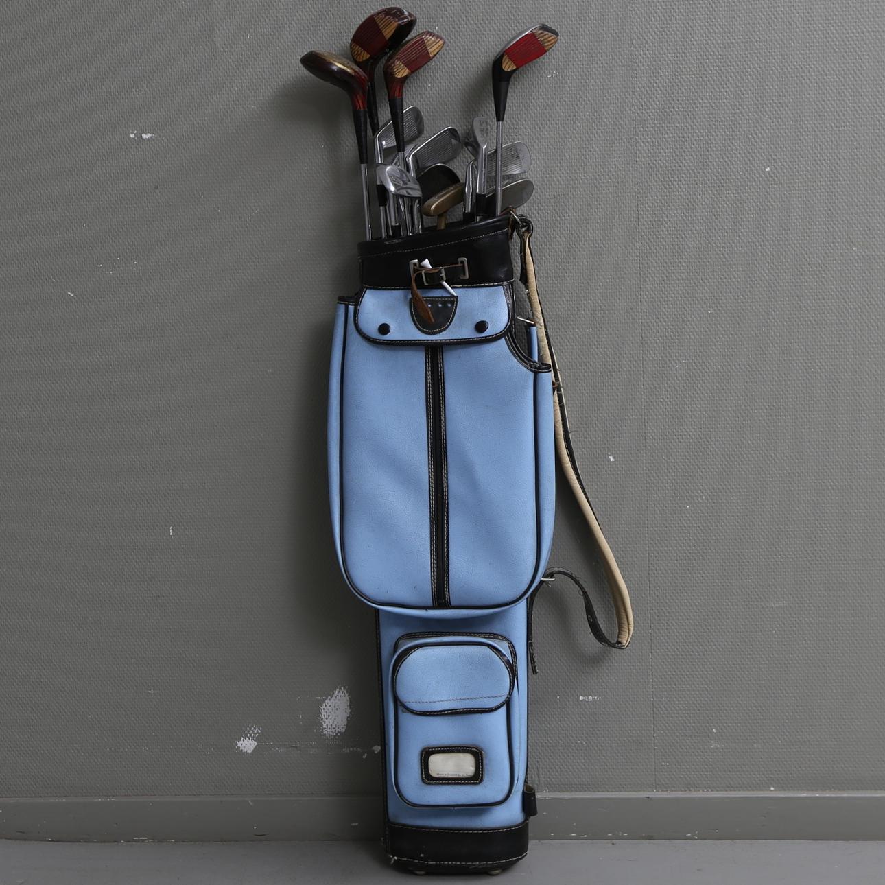 BAG samt KLUBBOR, 14 delar, bl.a. Spalding U.S.A., Karsten-II, Ping4, U.S.A. Peter Hanson.