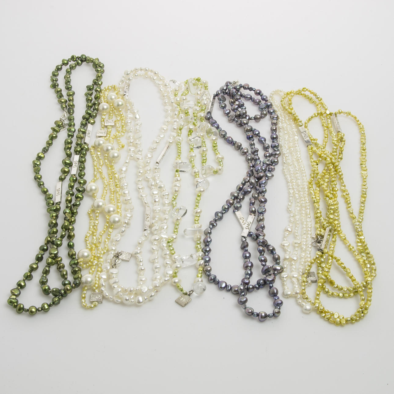 HALSBAND, 7 stycken, Snö.