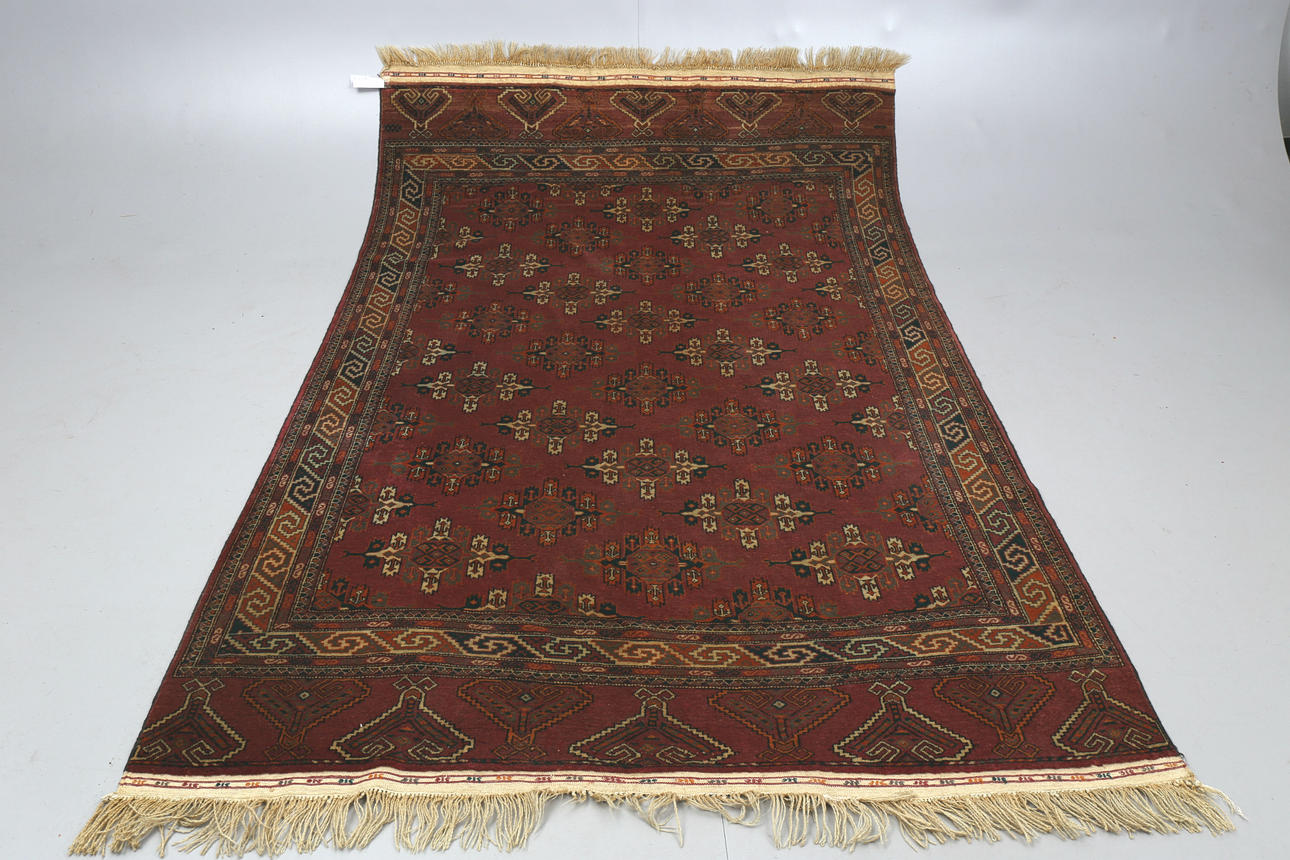 MATTA, orientaslisk, 236 x 157 cm.