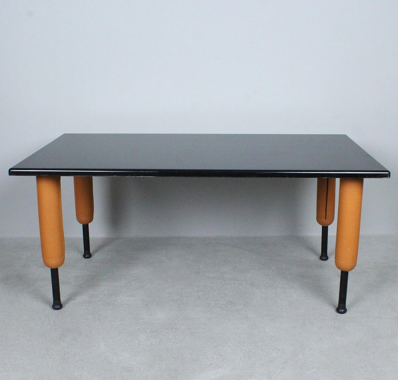 Table/Memphis style dining table.