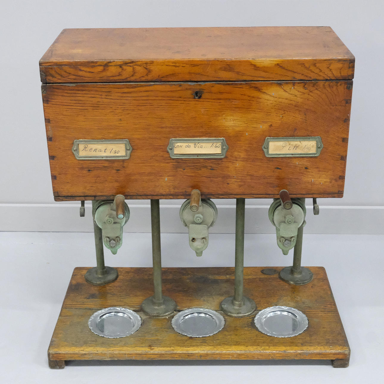 LIQUOR DISPENSER, CIRCA 1900.