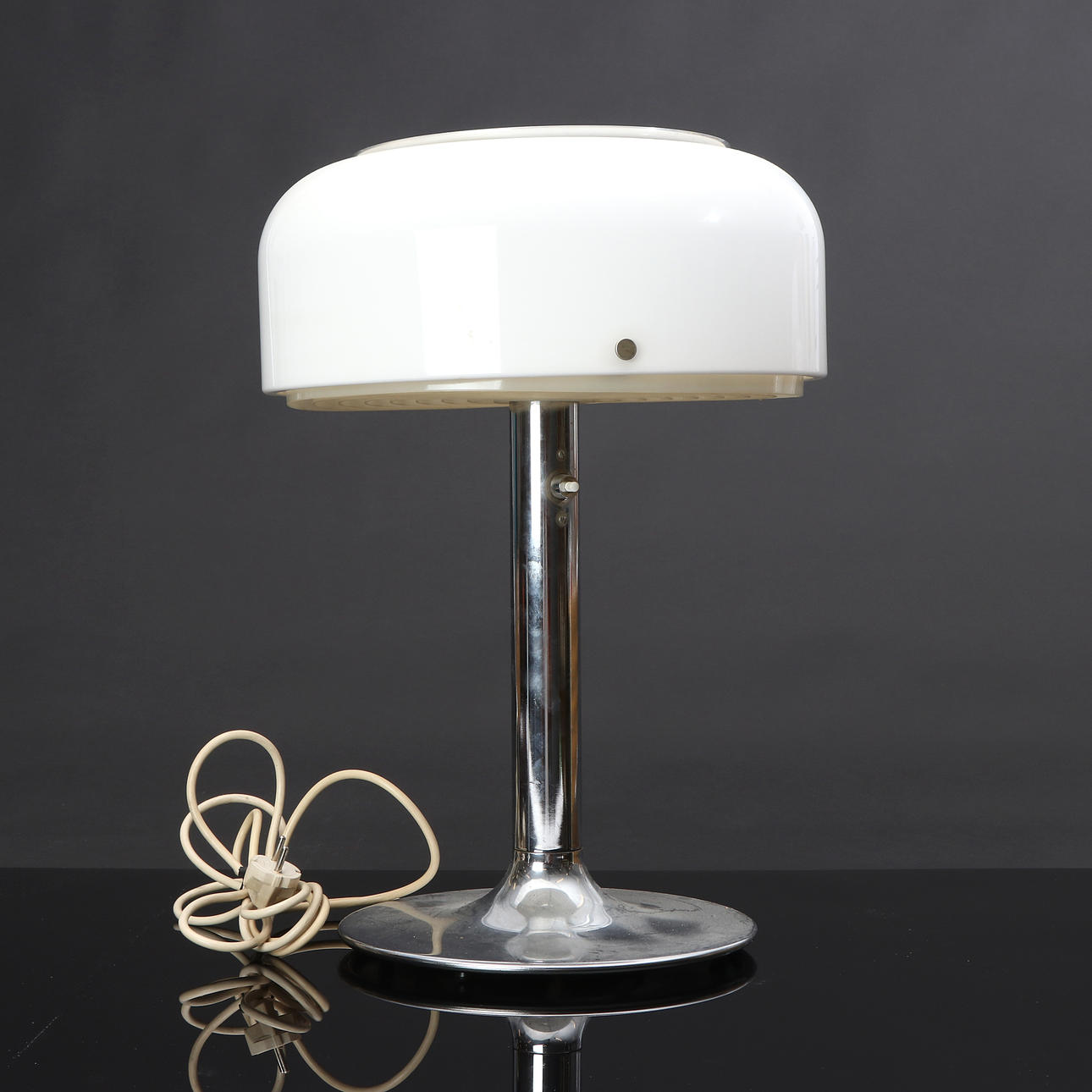 ATELIER LANTERN, TABLE LAMP. Chrome-plated metal with plastic screen. Second half of the 20th century.