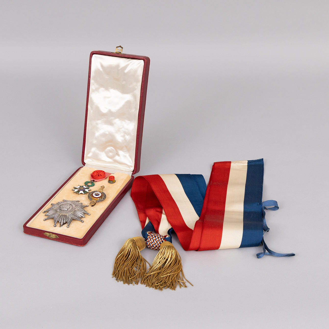 KNIGHT OF THE LEGION OF HONOUR, Ordre national de la Légion d'honneur ...
