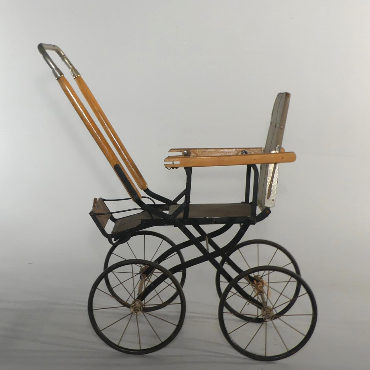 BARNVAGN / KÄRRA, tidigt 1900-tal.