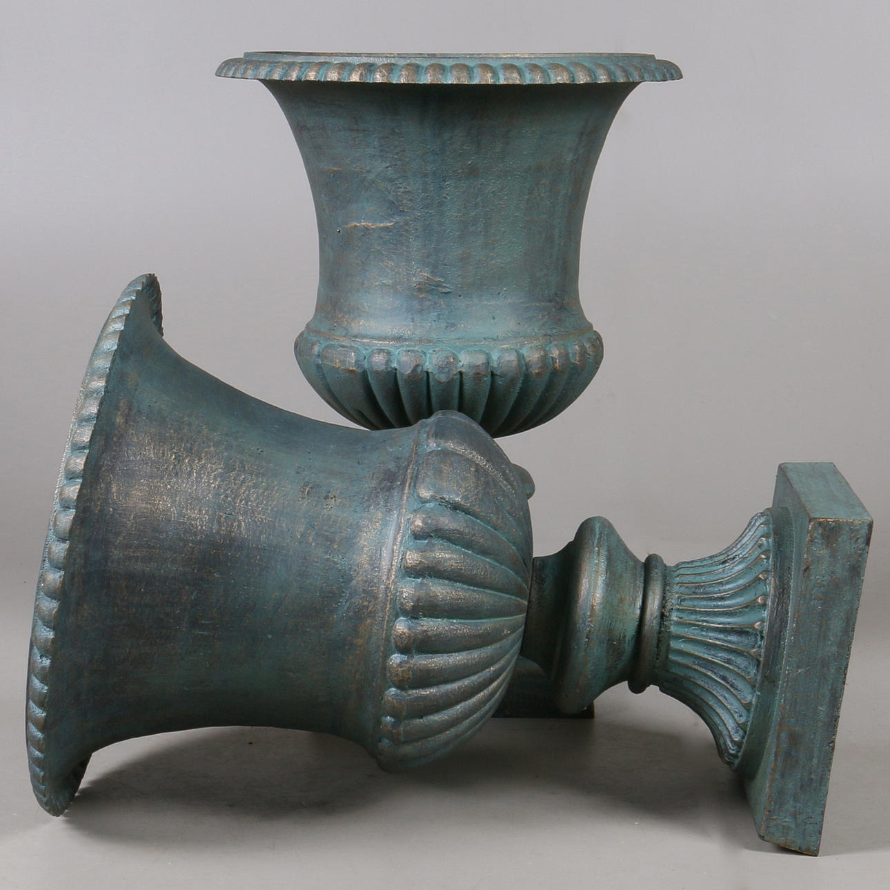 URNOR, ett par, gjutjärn, samtida.