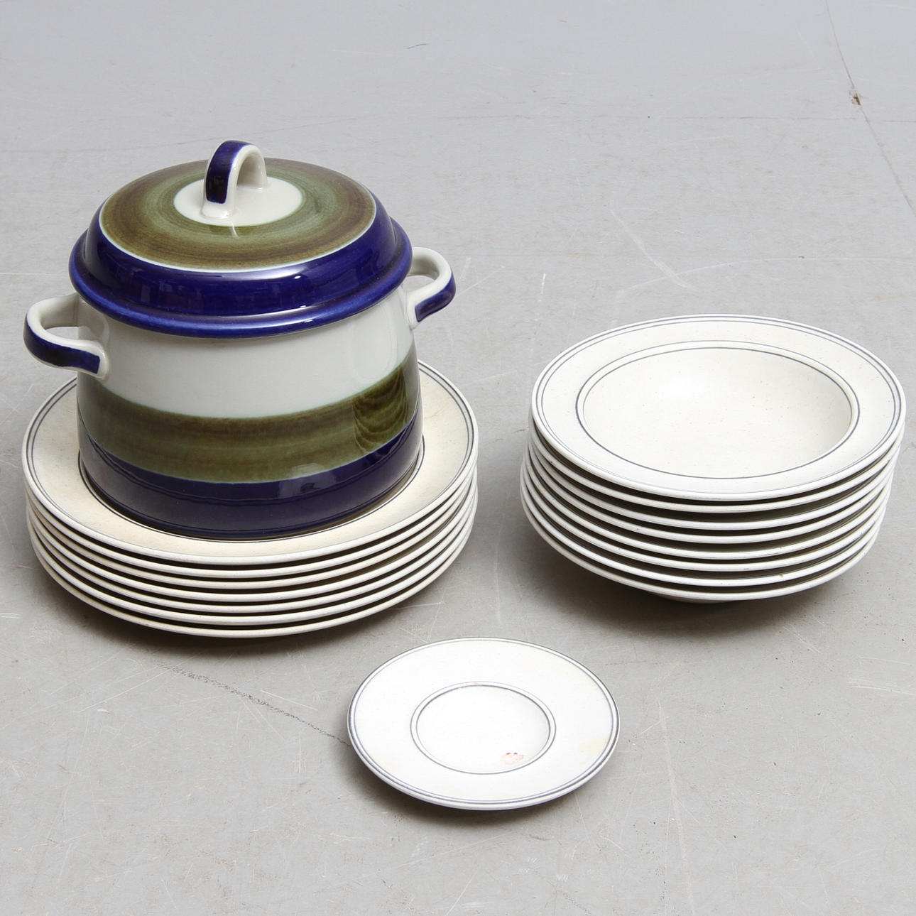 PARTI PORSLIN, 16 delar, Gustavsberg, Rörstrand och Gefle, bl a Stig Lindberg och Marianne Westman.