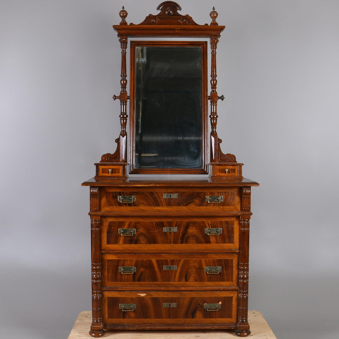 SPEGELBYRÅ, nyrenässans, 1800/1900-tal.