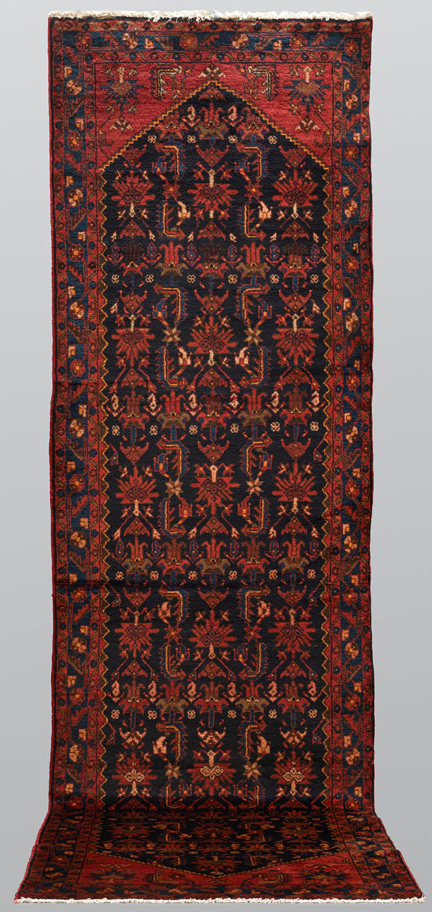 A CARPET, Hamadan gallery model, 410*116cm.