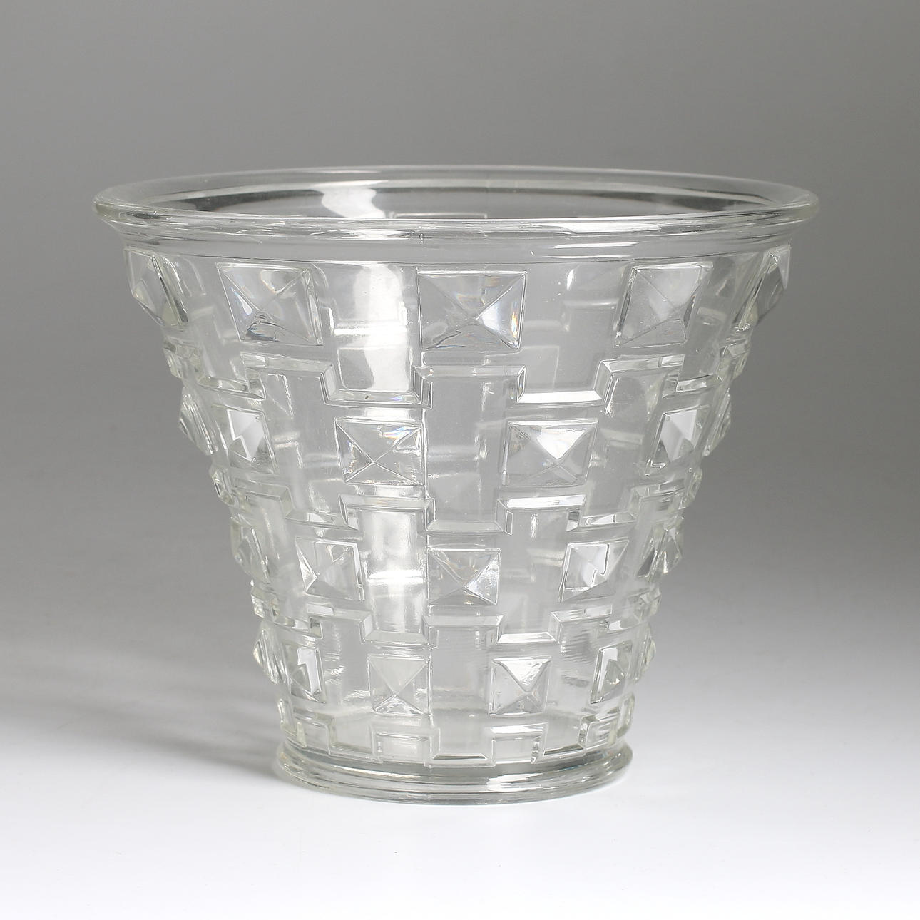 SIMON GATE. SKÅL, pressglas, Orrefors, 1900-talets första hälft.