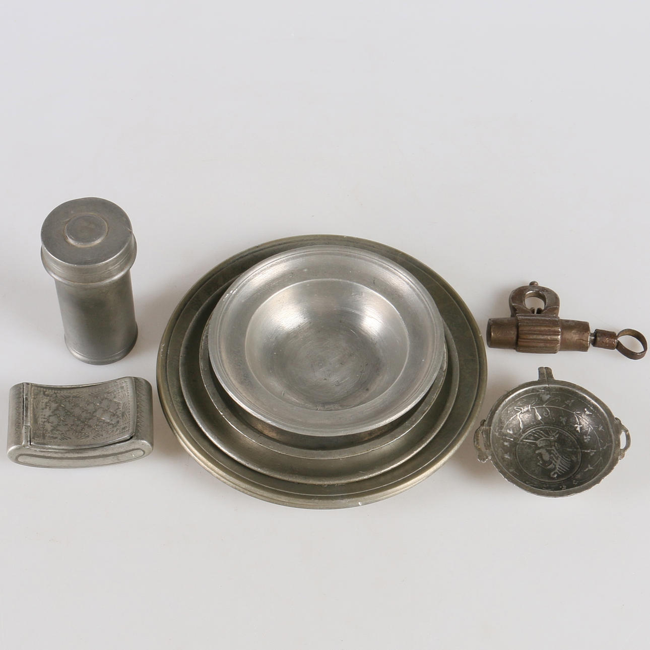 FAT, kryddburk, snusdosa, samt lås, 9 delar, tenn, Tyskland, 1800-tal.