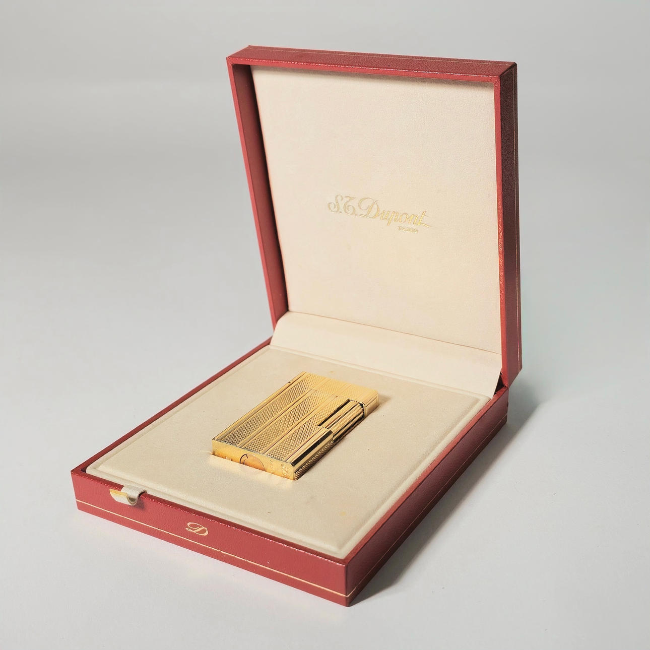 DUPONT LIGHTER. GOLD-PLATED.