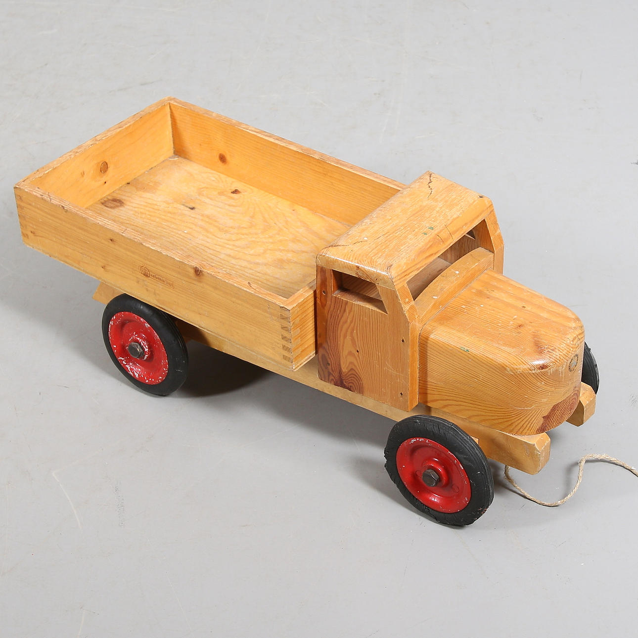 LASTBIL. trä,. Gemla, Riktiga Leksaker. 1900-talets mitt.