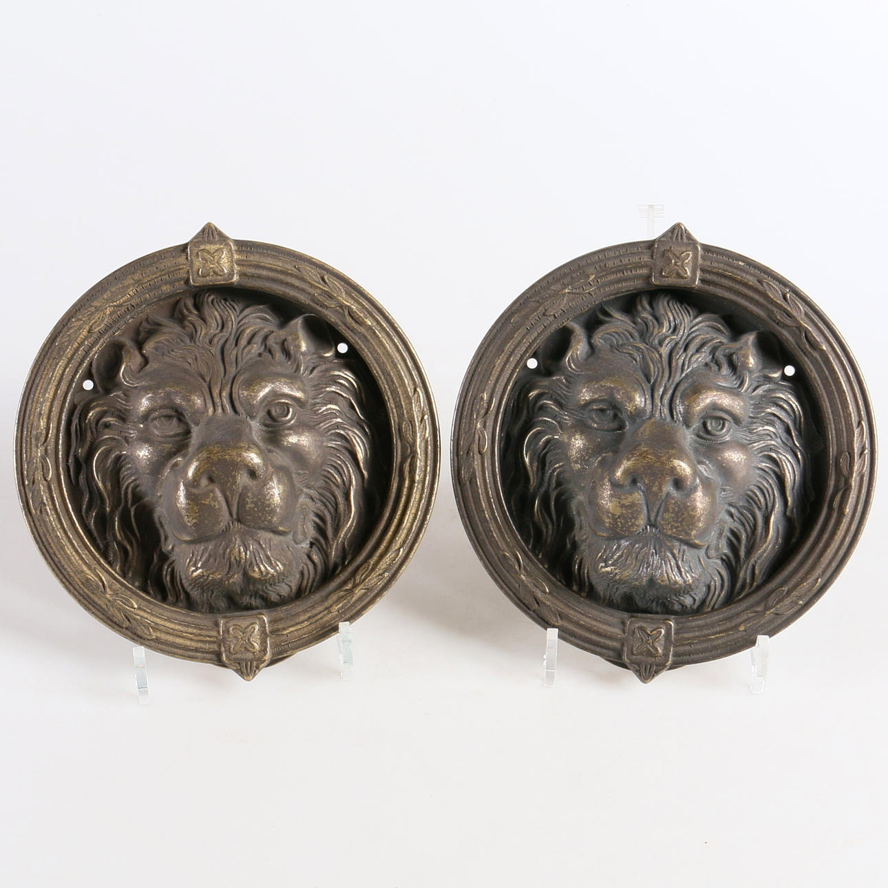 DÖRRKLÄPPAR, ett par, mässing, 1900-tal.